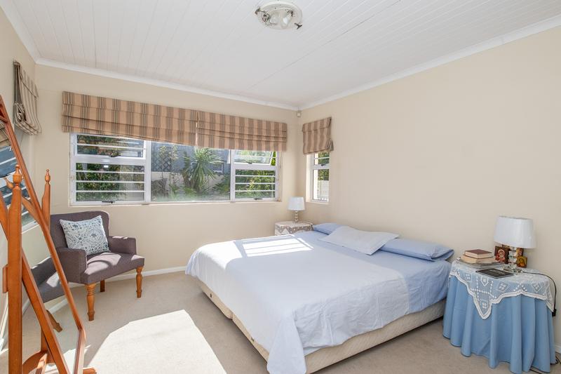 5 Bedroom Property for Sale in Constantia Western Cape